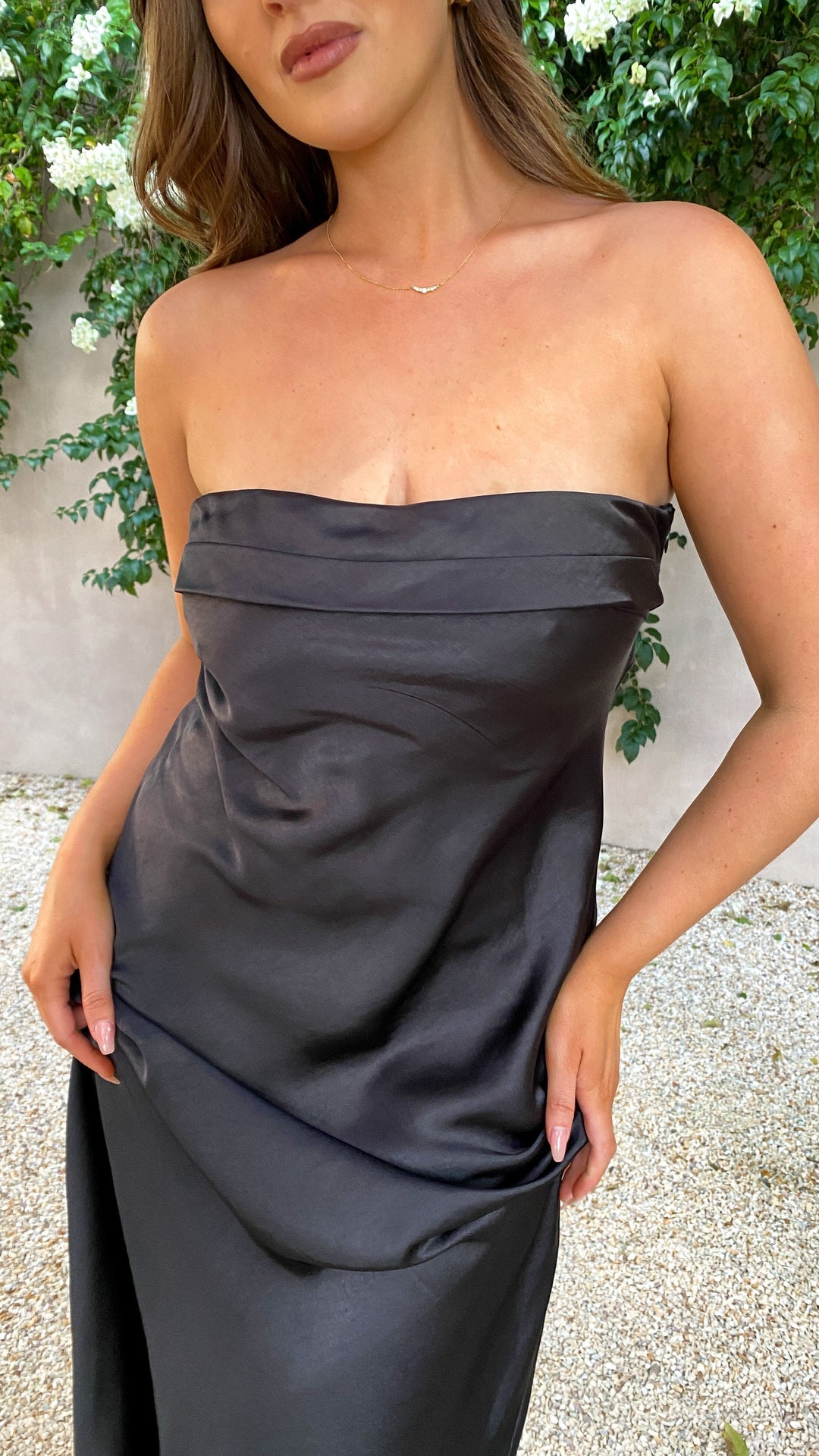Thesa | Sleeveless Satin Dress
